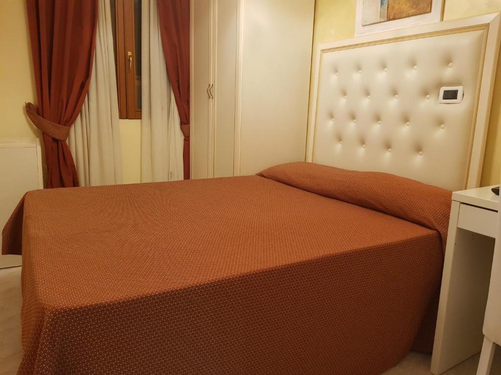 Двухместный (Номер с кроватью размера «queen-size») отеля Hotel Il Villino, Рим