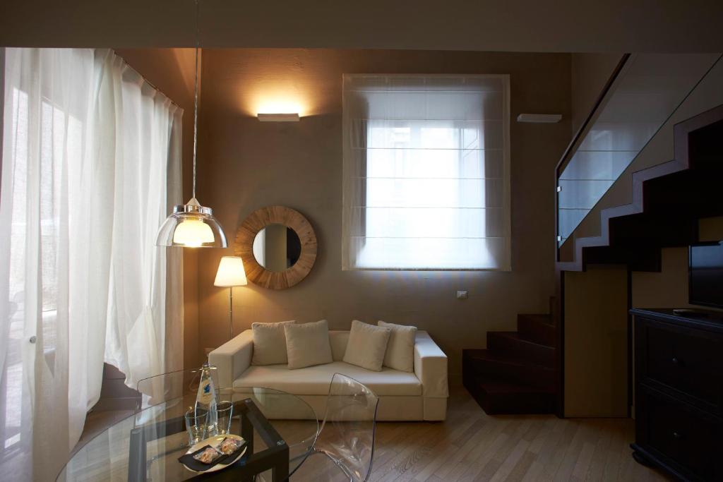 Апартаменты (Улучшенные апартаменты с 1 спальней и террасой) апартамента Ferrini Home, Катания