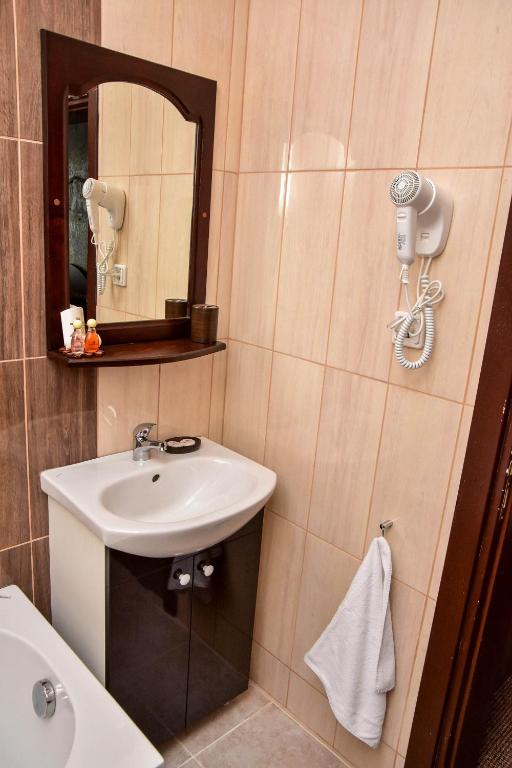 Двухместный (Двухместный номер Делюкс с 1 кроватью и ванной) отеля Hotel Izvora 2, Арбанаси