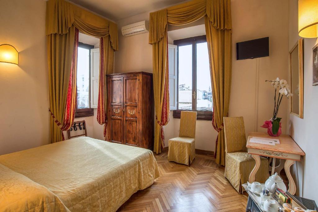 Двухместный (Классический двухместный номер с 1 кроватью или 2 отдельными кроватями) отеля Hotel Paris, Флоренция