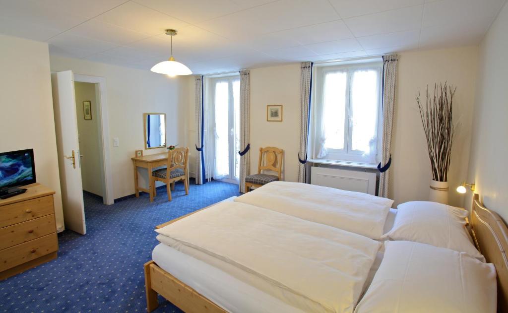 Апартаменты (Четырехместный номер) отеля Hôtel du Cerf, Лезен