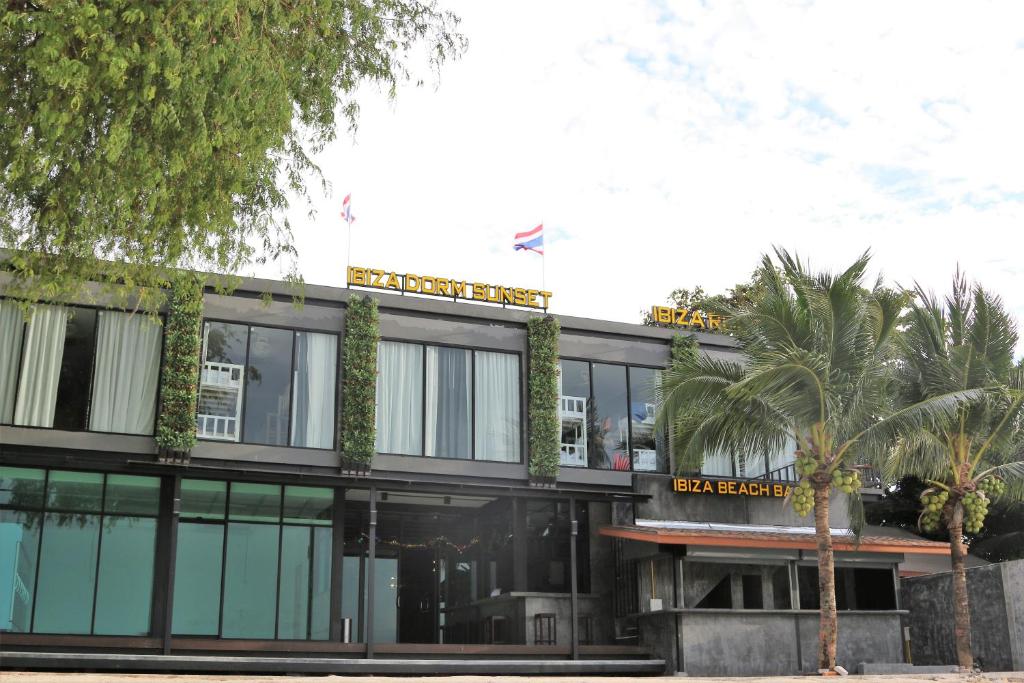 Номер (Спальное место в общем номере для мужчин и женщин с 4–10 кроватями в пляжном клубе) хостела Ibiza House Phi Phi, Пхи-Пхи