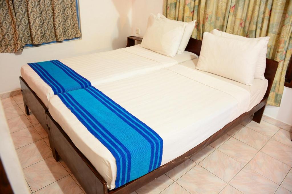 Двухместный (Стандартный двухместный номер с 1 кроватью или 2 отдельными кроватями) отеля Ranmal Beach Hotel, Хиккадува