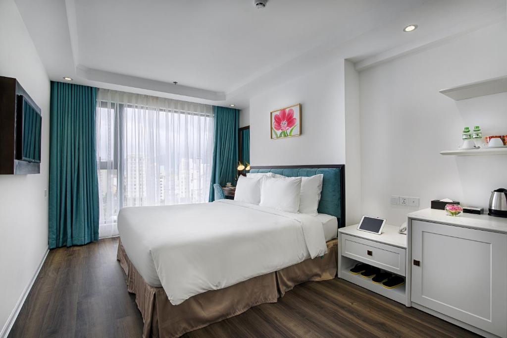 Двухместный (Двухместный номер «Гранд» Делюкс с 1 кроватью и частичным видом на океан) отеля Adaline Hotel and Suite, Дананг