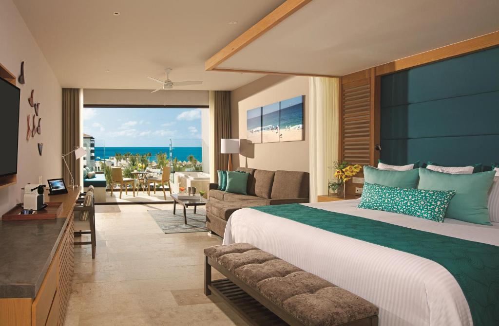 Двухместный (Привилегированный клубный люкс «Мастер» с видом на океан - 2 кровати размера «queen-size») курортного отеля Dreams Playa Mujeres Golf & Spa Resort, Канкун