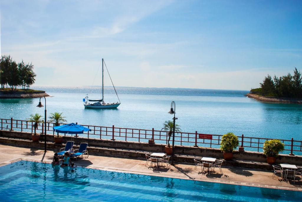 Двухместный (Двухместный номер Делюкс с 2 отдельными кроватями и видом на море) курортного отеля Kudat Golf & Marina Resort, Кота-Кинабалу