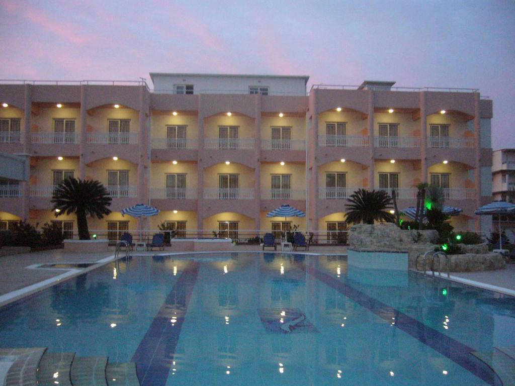 Четырехместный (Четырехместный номер) апарт-отеля Rhodian Rose Hotel, Фалираки