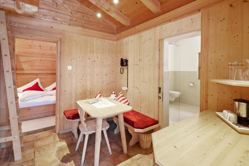 Двухместный (Двухместный номер с 1 кроватью и террасой) отеля Natur & Aktiv Resort Ötztal (Nature Resort), Эц