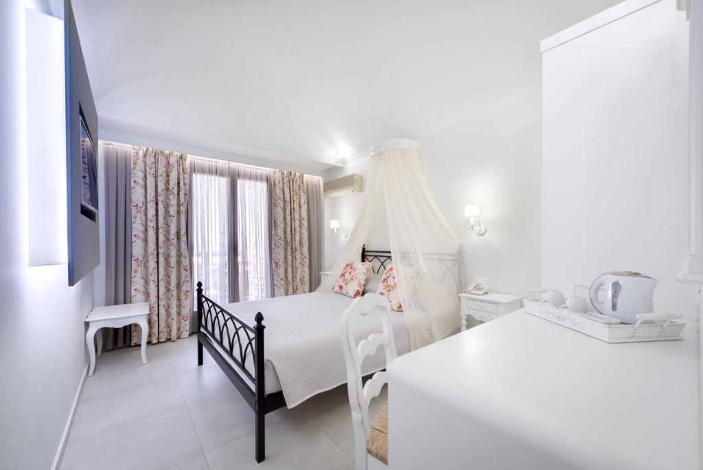 Двухместный (Улучшенный двухместный номер с 1 кроватью или 2 отдельными кроватями) отеля Zephyros, Камари