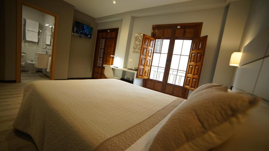 Двухместный (Улучшенный двухместный номер с 1 кроватью) отеля Hotel Infante Antequera, Малага