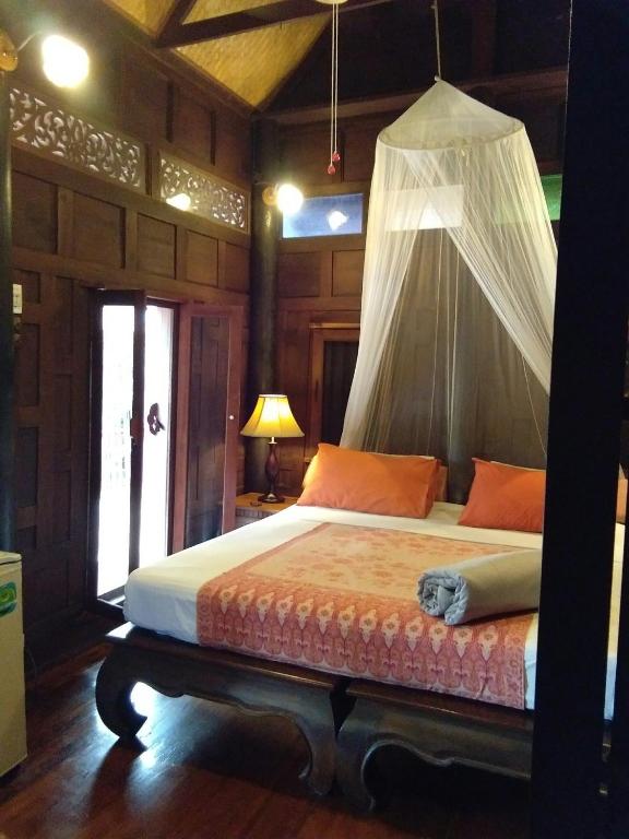 Двухместный (Двухместный номер с 1 кроватью или 2 отдельными кроватями и видом на бассейн) курортного отеля Seapines Villa Liberg, Пхукет