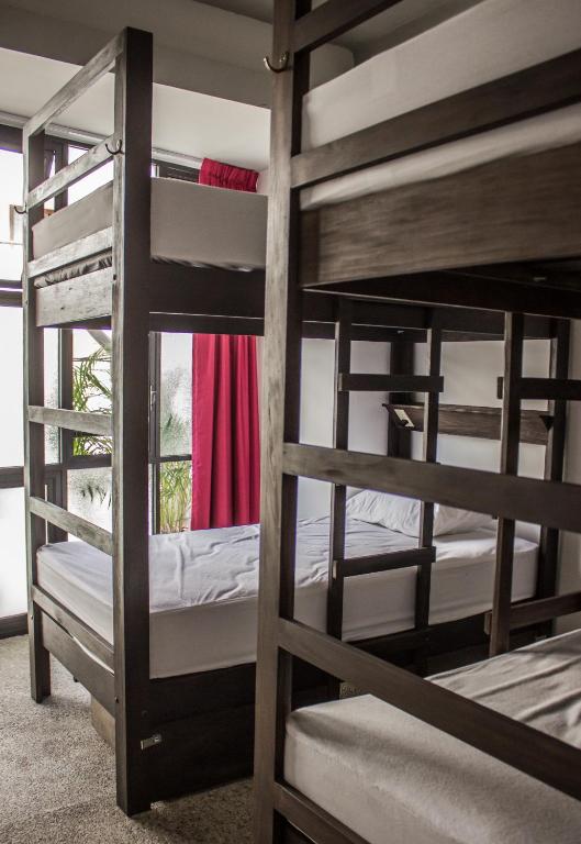 Номер (Single Bed in 6-Bed Dormitory Room - Zapata) хостела Los Muertos Hostal, Пуэрто-Вальярта