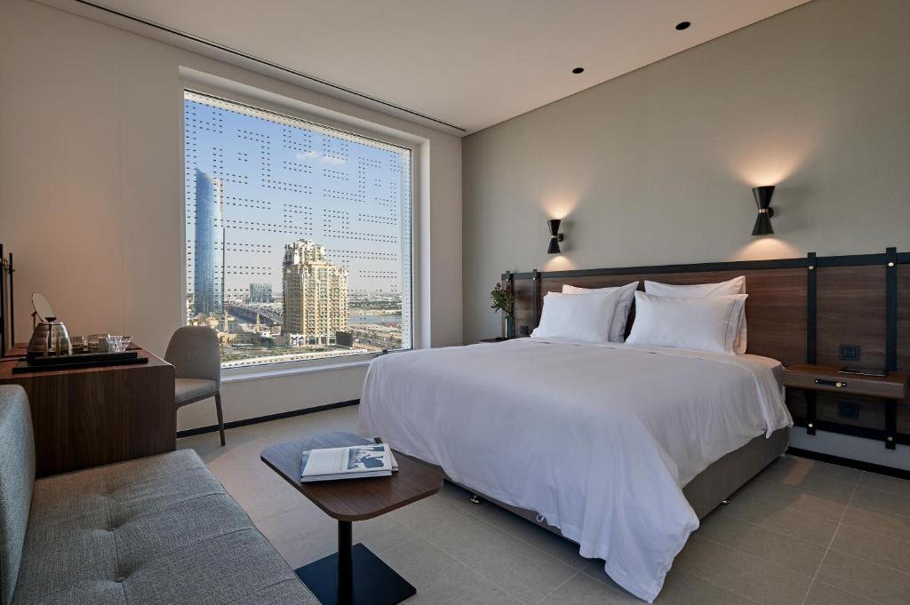 Двухместный (Номер «Плюс» с кроватью размера «king-size», вид на город) отеля FORM Hotel Dubai, a member of Design Hotels™, Дубай