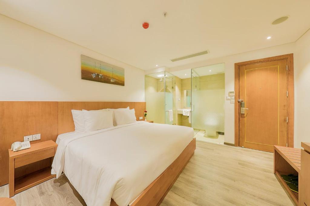 Двухместный (Стандартный двухместный номер с 1 кроватью или 2 отдельными кроватями, без окна) отеля Soho Boutique Hotel, Дананг