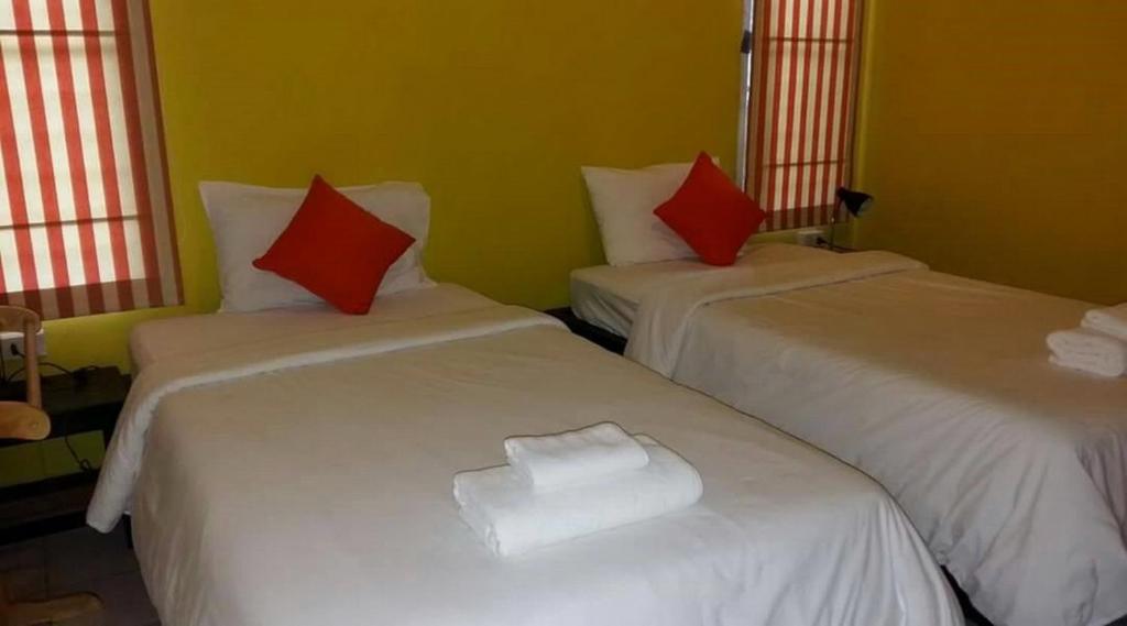 Двухместный (Двухместный номер с 2 отдельными кроватями и общей ванной комнатой) отеля Sunshine Inn Resort, Кхаулак