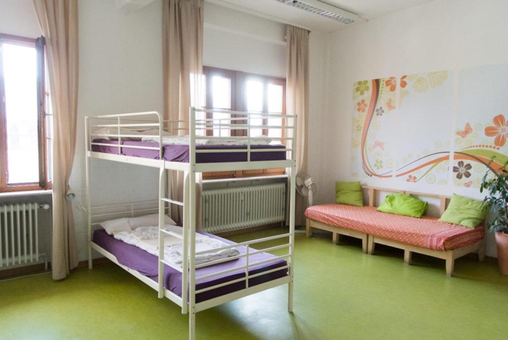 Номер (Спальное место на двухъярусной кровати в общем номере для женщин) хостела Steffis Hostel Heidelberg, Гейдельберг