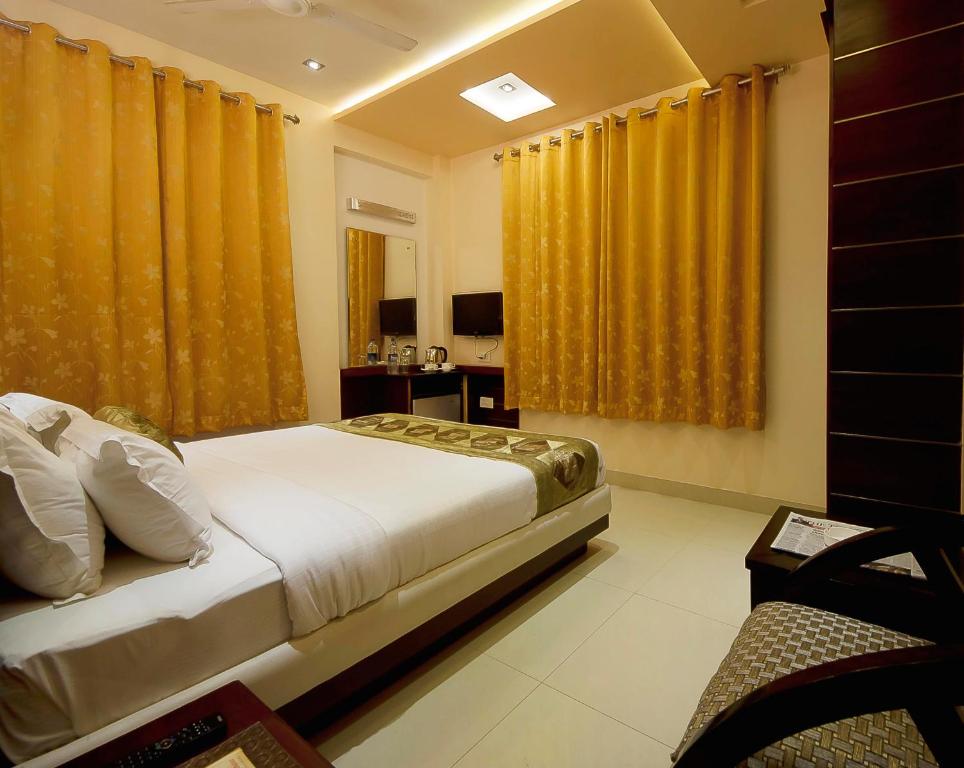 Двухместный (Двухместный номер Делюкс с 1 кроватью) отеля Hotel Central Residency, Варанаси