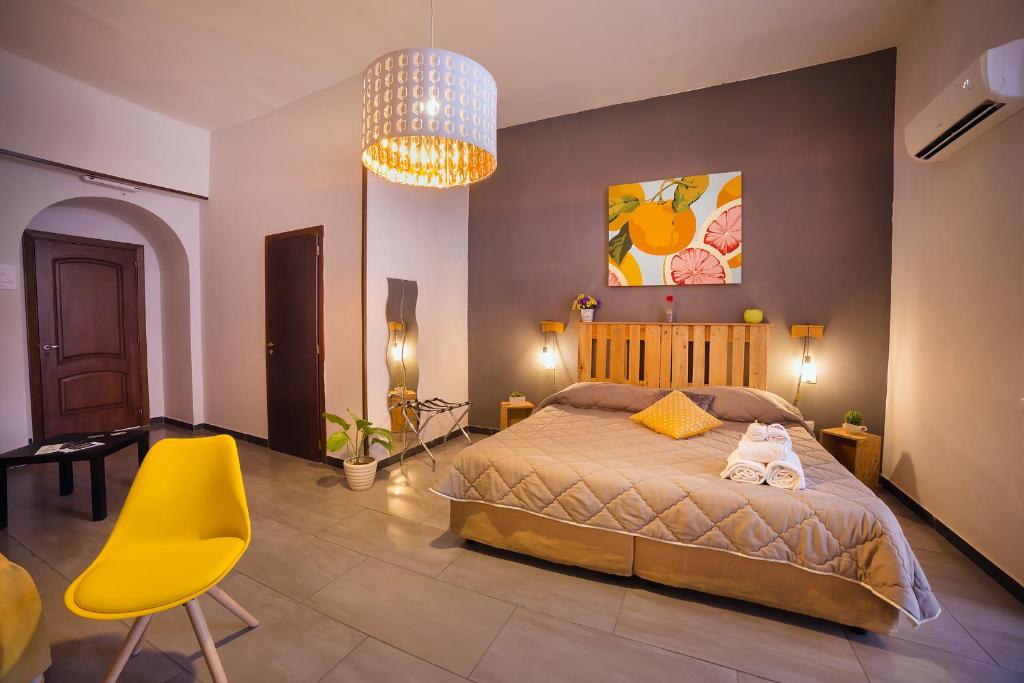 Сьюит (Суперлюкс с кроватью размера «queen-size») гостевого дома B&B Le 4 Stagioni Dante's Suites, Неаполь