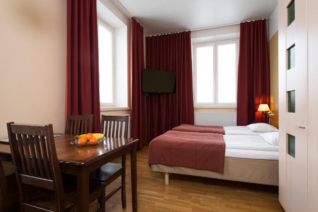 Двухместный (Двухместный номер с 2 отдельными кроватями и мини-кухней) отеля Hotelli Ville, Тампере