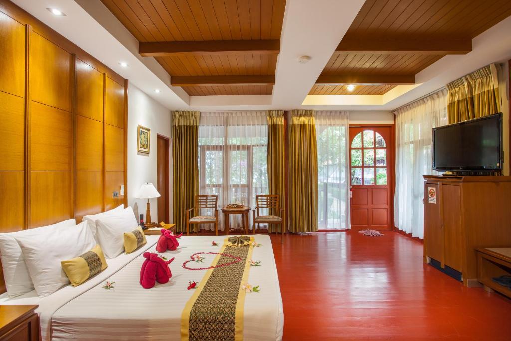 Номер (Коттедж Делюкс) курортного отеля P.P. Erawan Palms Resort, Пхи-Пхи