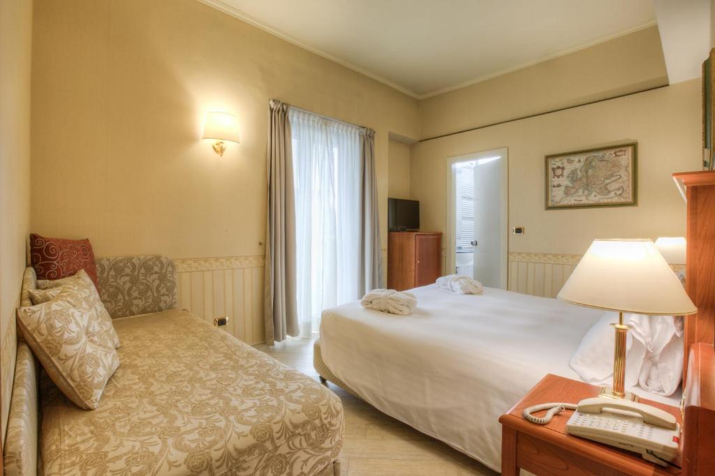 Двухместный (Улучшенный номер с балконом), Holiday Inn Rimini Imperiale