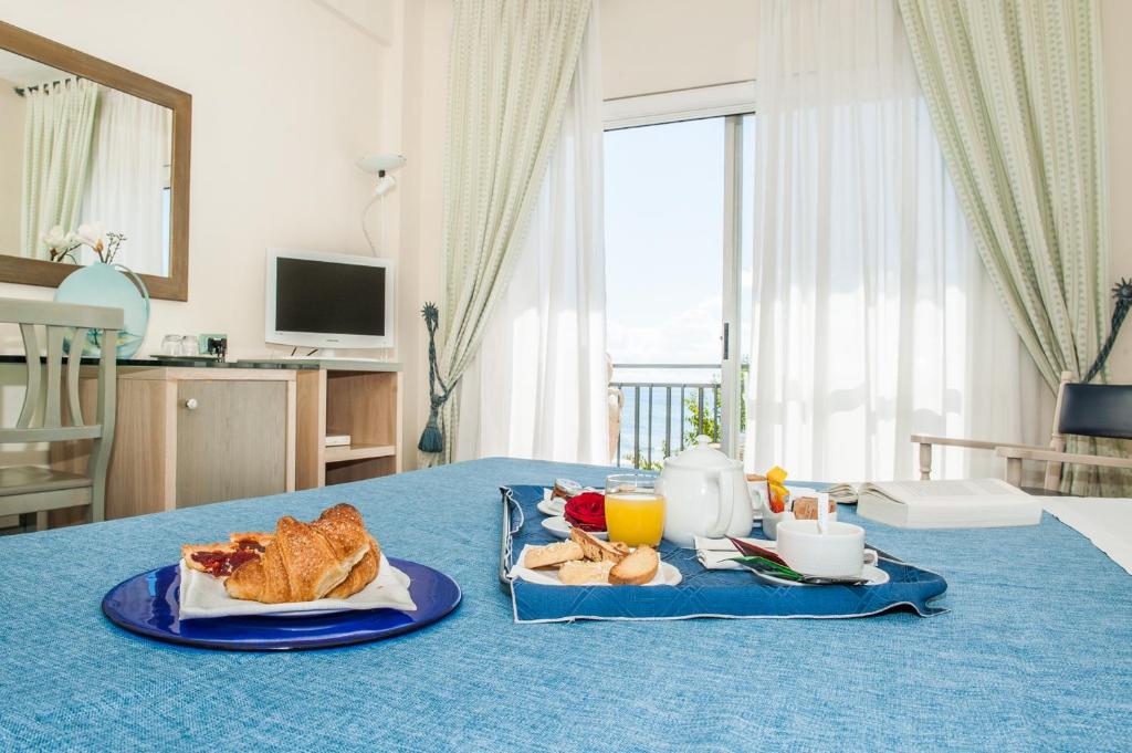 Двухместный (Двухместный номер с 1 кроватью или 2 отдельными кроватями и видом на море) отеля Summit Hotel, Гаэта
