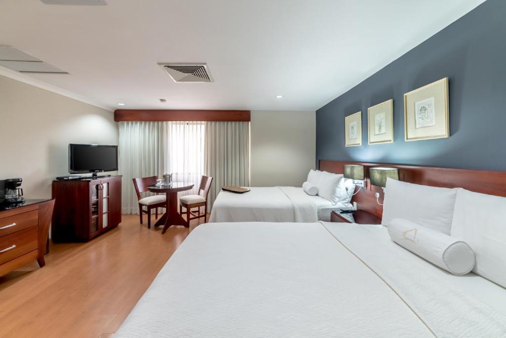Двухместный (Улучшенный представительский номер - 2 кровати) отеля Hodelpa Gran Almirante, Сантьяго-де-лос-Кабальерос