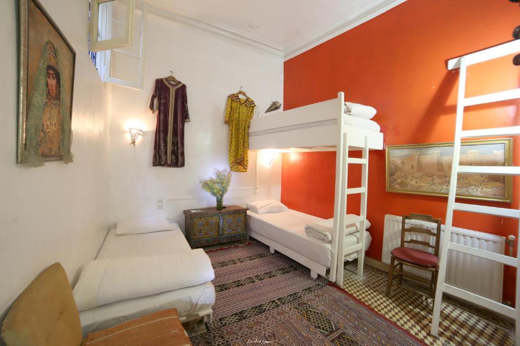 Номер (Кровать в общем номере для женщин с 4 кроватями) отеля Bayt Alice, Танжер