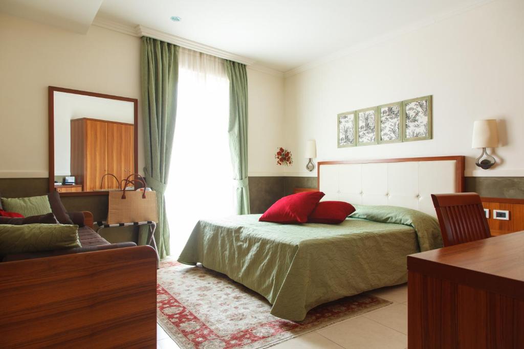 Двухместный (Двухместный номер Делюкс с 1 кроватью или 2 отдельными кроватями) отеля Hotel Rosa, Алассио