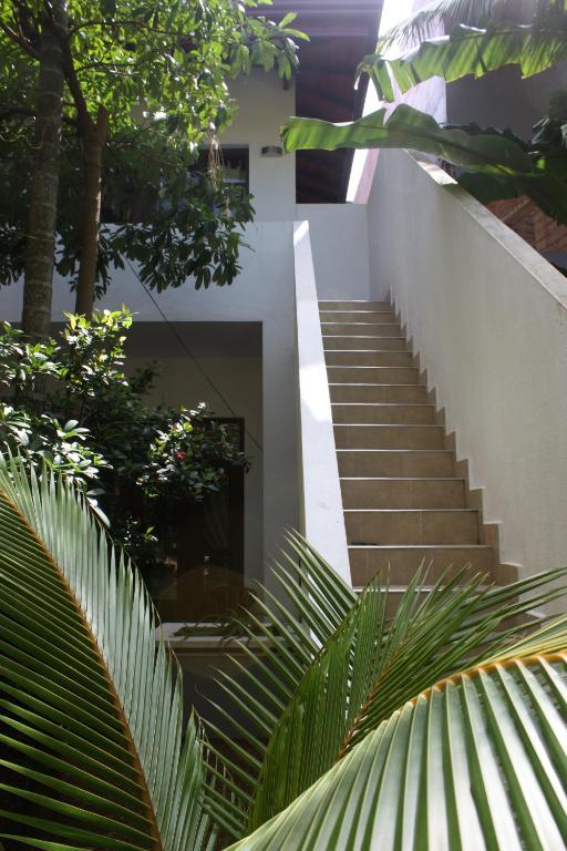 Двухместный (Двухместный номер Делюкс с 1 кроватью и балконом) гостевого дома Aliya Lanka, Берувала