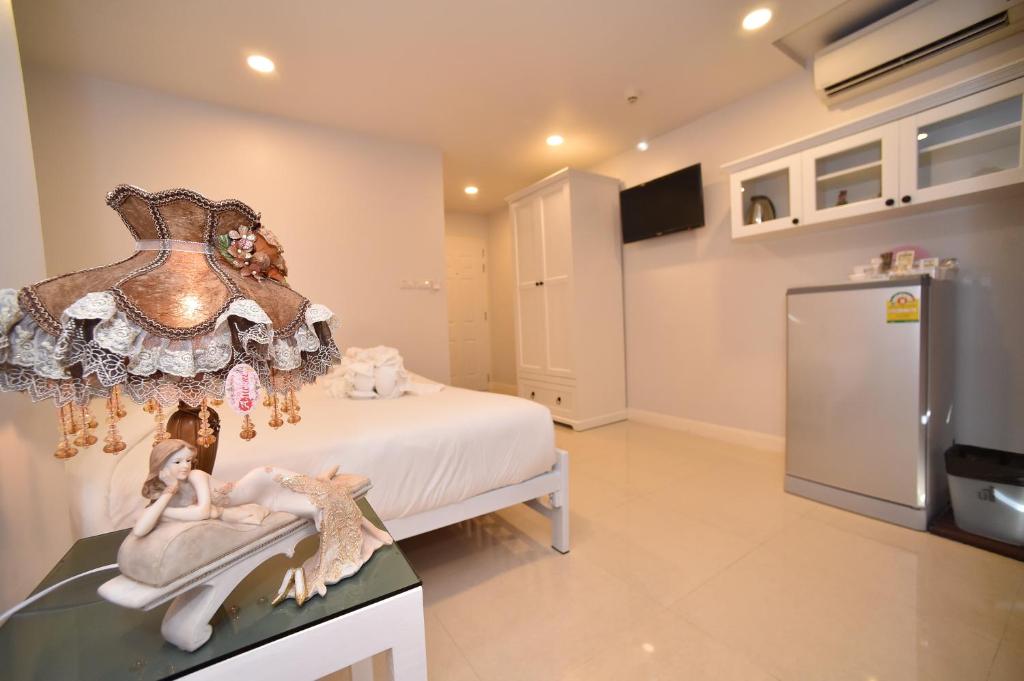 Двухместный (Улучшенный номер с кроватью размера «king-size») отеля Parvena Hotel, Бангкок