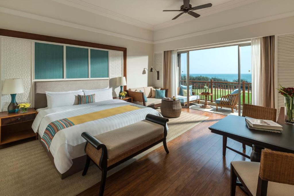 Двухместный (Номер «Премьер» с видом на океан) курортного отеля Shangri-La's Hambantota Golf Resort & Spa, Хамбантота