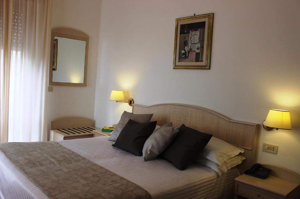 Двухместный (Классический двухместный номер с 1 кроватью или 2 отдельными кроватями) отеля Hotel Miramare, Майори
