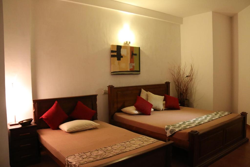 Двухместный (Номер Делюкс с кроватью размера «king-size») хостела Colombo Mount Beach Hostel, Дехивала-Маунт-Лавиния