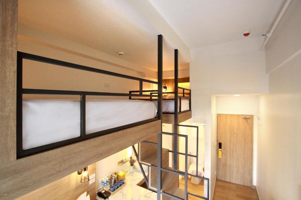 Четырехместный (Четырехместный номер с собственной ванной комнатой), Lub d Philippines Makati