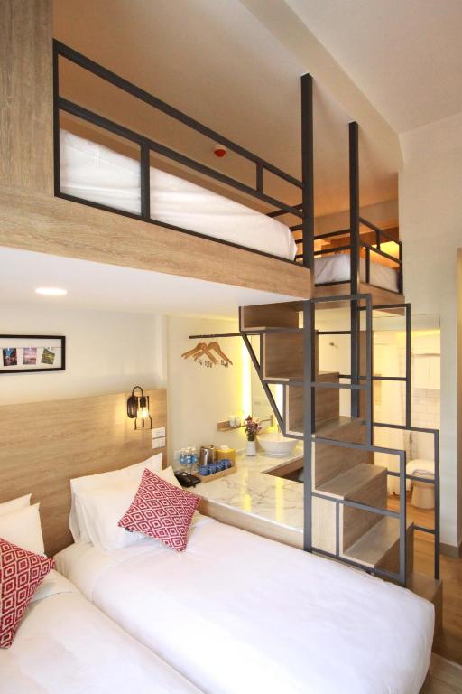 Четырехместный (Четырехместный номер с собственной ванной комнатой), Lub d Philippines Makati