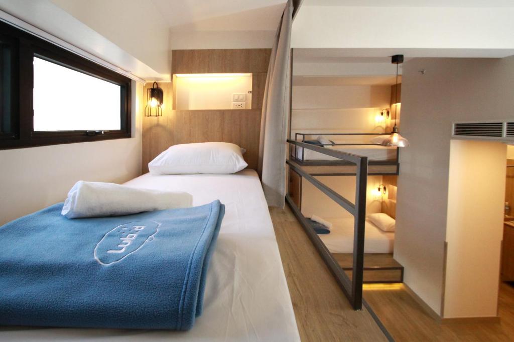 Номер (Односпальная кровать в общем номере), Lub d Philippines Makati