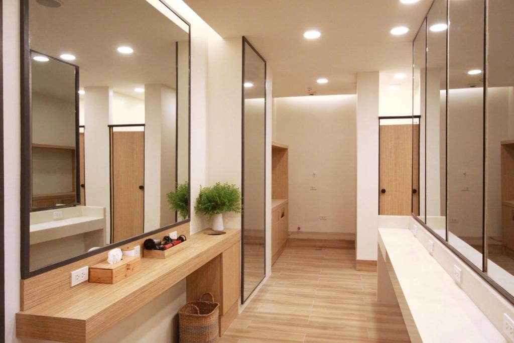 Номер (Односпальная кровать в общем номере), Lub d Philippines Makati