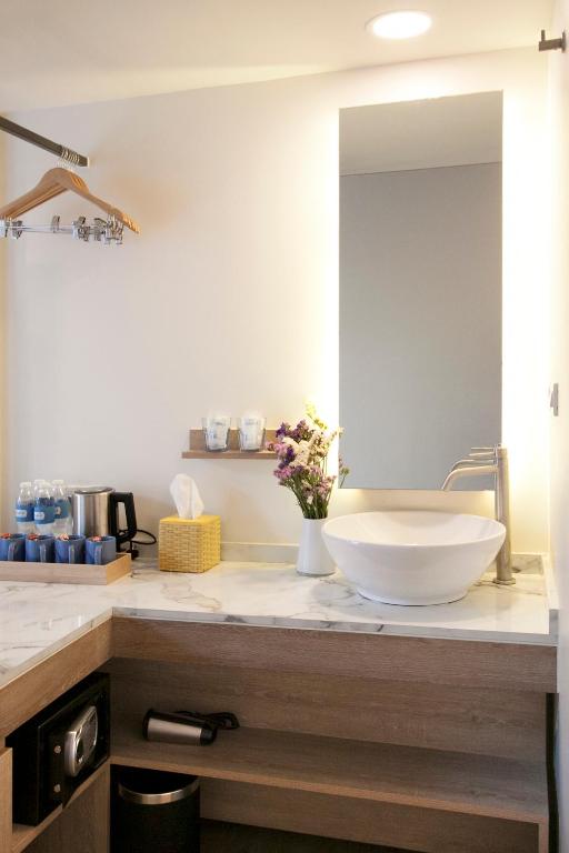 Четырехместный (Четырехместный номер с собственной ванной комнатой), Lub d Philippines Makati