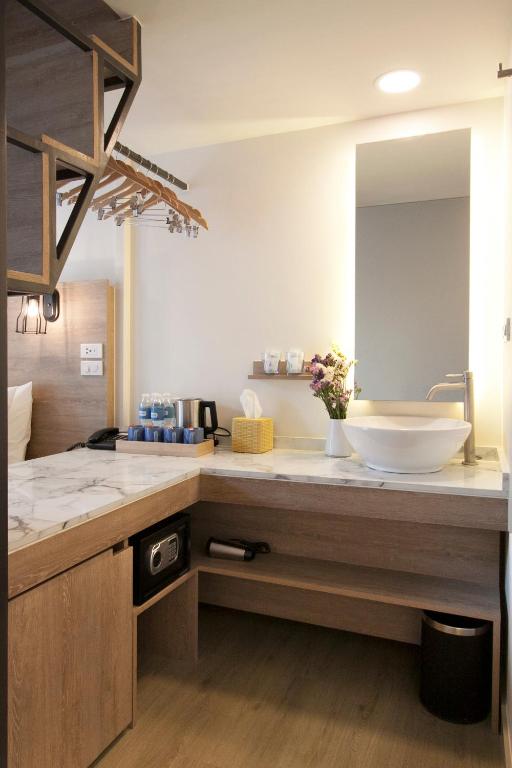 Четырехместный (Четырехместный номер с собственной ванной комнатой), Lub d Philippines Makati