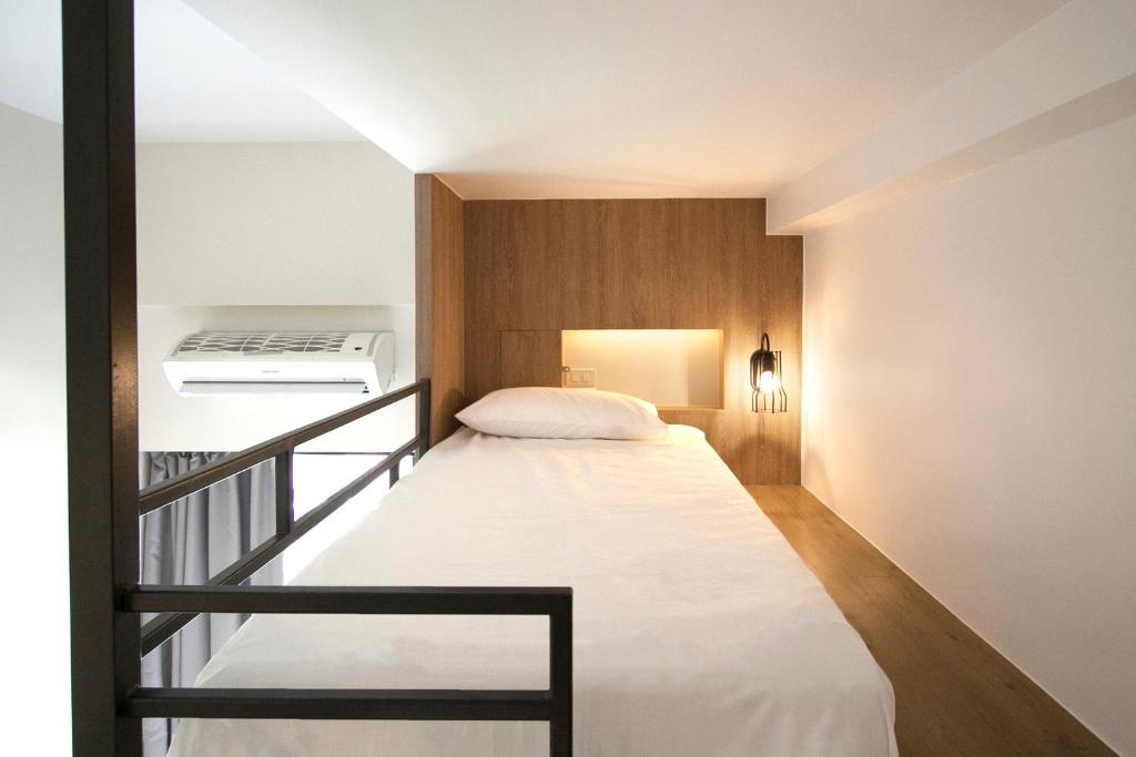 Четырехместный (Четырехместный номер с собственной ванной комнатой), Lub d Philippines Makati