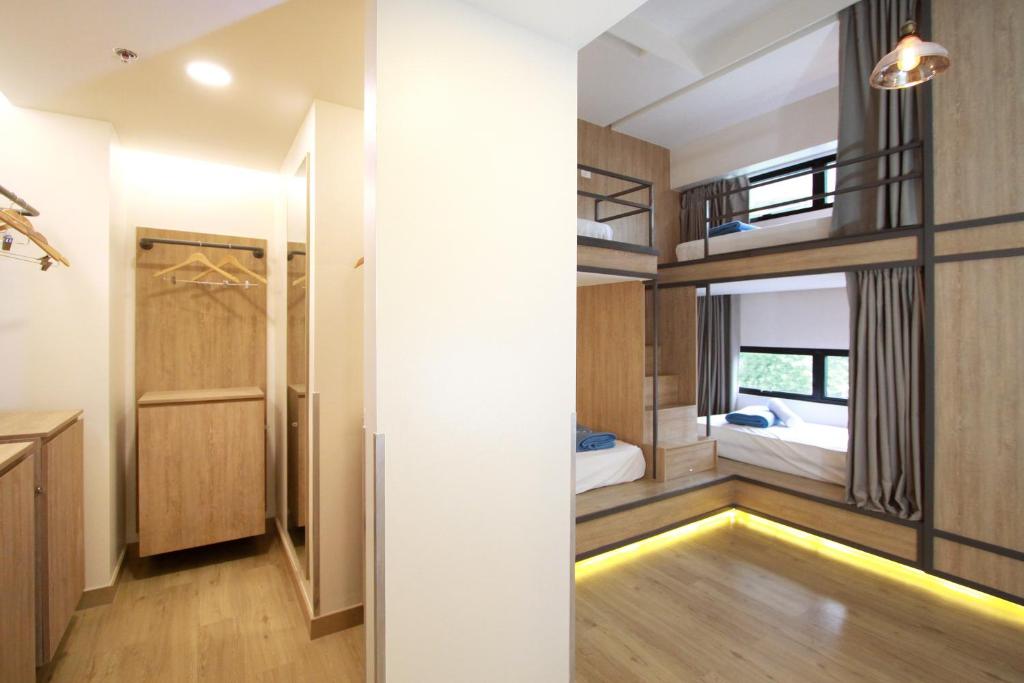 Номер (Односпальная кровать в общем номере), Lub d Philippines Makati