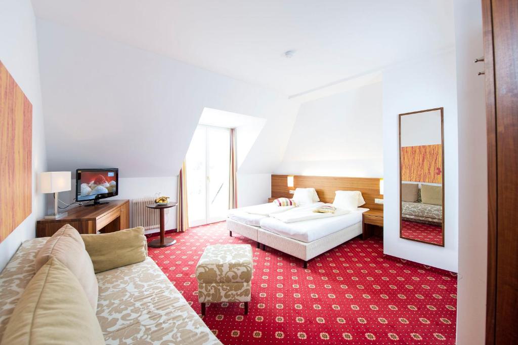 Двухместный (Двухместный номер с диваном-кроватью и балконом) отеля Seehotel Astoria, Фельден-ам-Вёртерзе