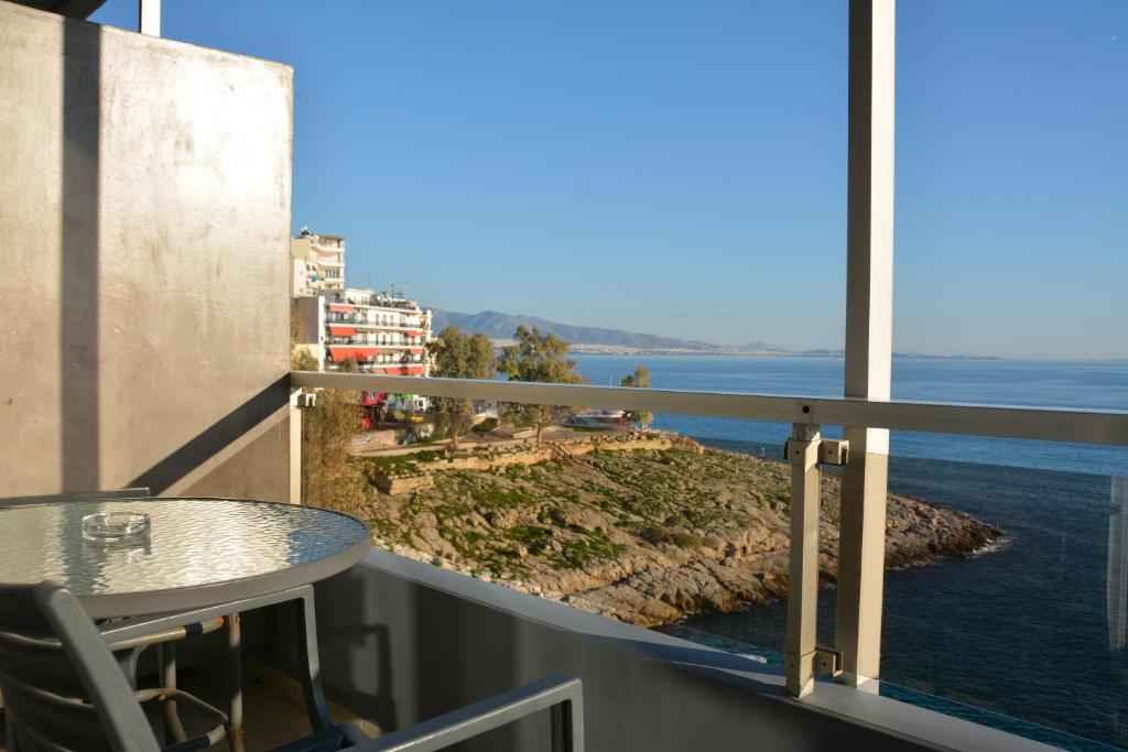Двухместный (Двухместный номер с 1 кроватью с видом на море) отеля Scorpios Hotel, Пирей
