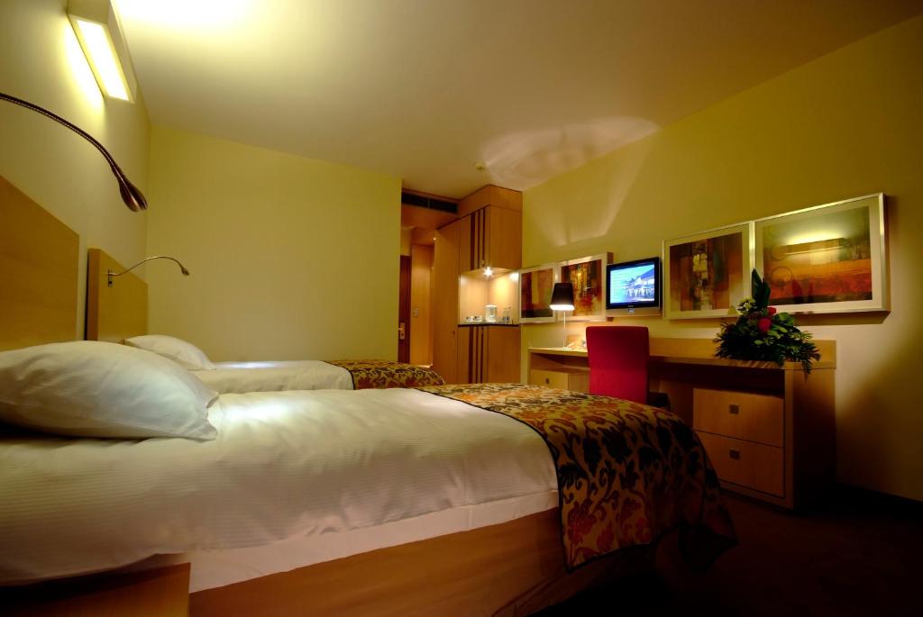 Двухместный (Двухместный номер с 2 отдельными кроватями и видом на озеро) отеля Hotel HP Park, Познань