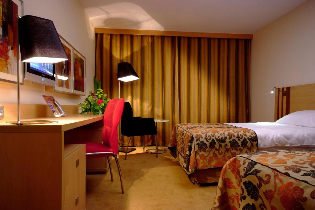 Двухместный (Двухместный номер с 2 отдельными кроватями - Вид на улицу) отеля Hotel HP Park, Познань