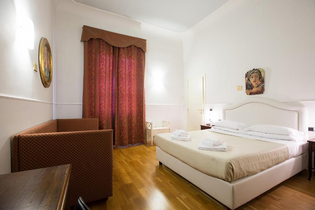 Трехместный (Трехместный номер) отеля Relais Hotel Centrale - Residenza d'Epoca, Флоренция