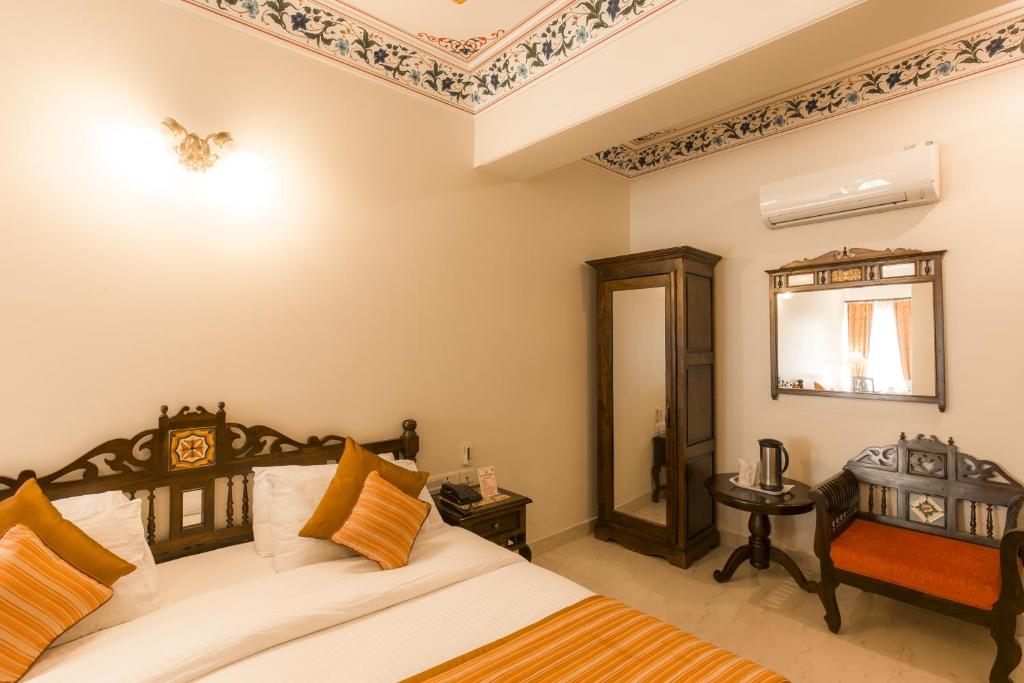 Трехместный (Номер Роял Делюкс) отеля Umaid Residency - A Regal Heritage Home, Джайпур
