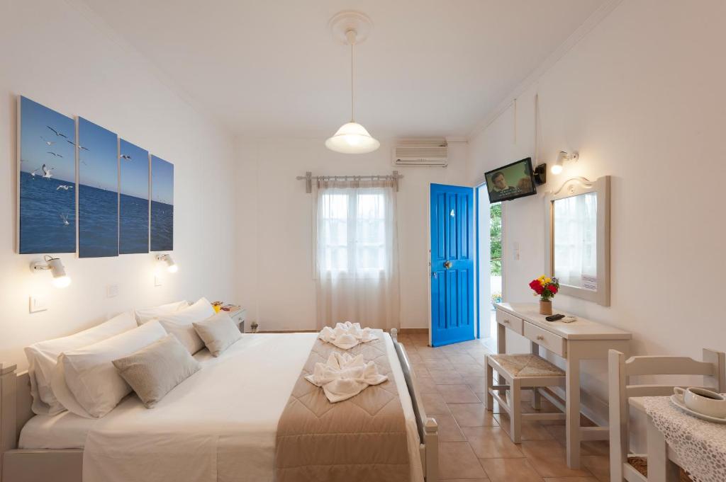 Двухместный (Стандартный двухместный номер с 1 кроватью и видом на сад) апартамента Studios Eleni, Алики (Эгейские острова)