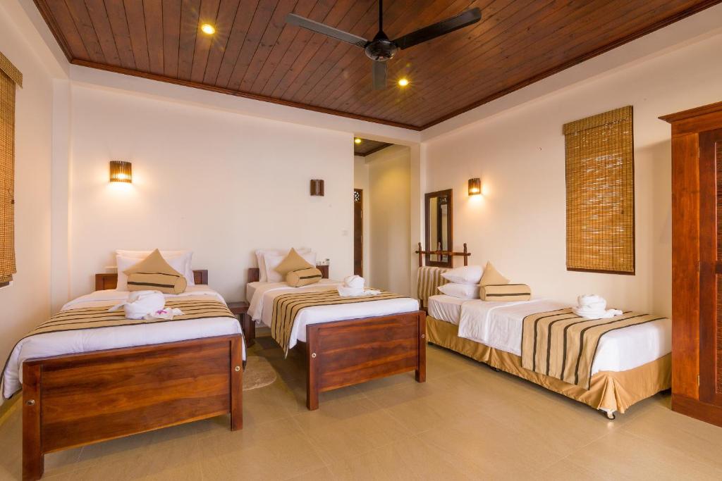 Двухместный (Двухместный номер Делюкс с 1 кроватью или 2 отдельными кроватями и видом на озеро) отеля Ananya Beach Resort, Тангалла